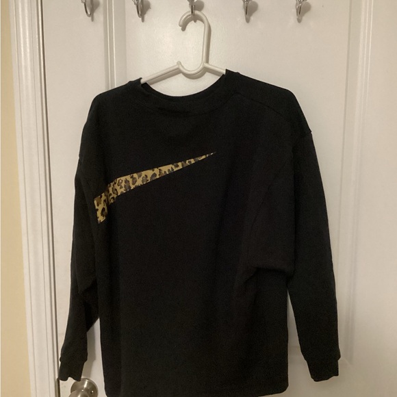 Black Nike leopard swish crewneck size medium - Picture 4 of 4